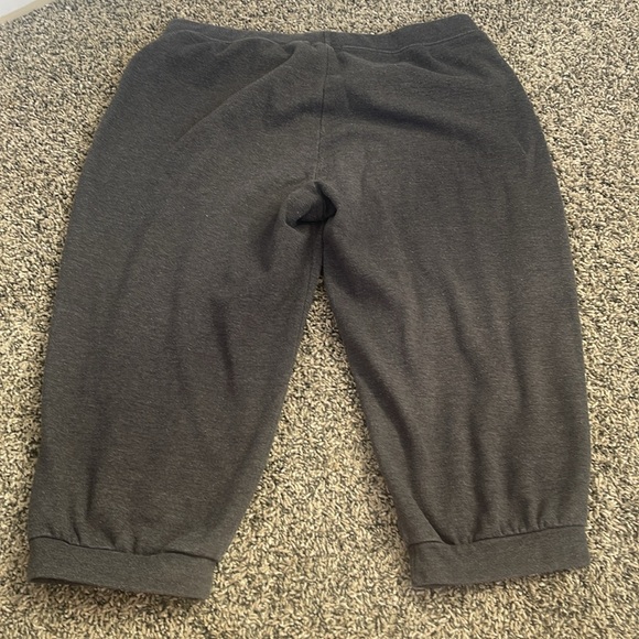 Grey capri sweat pants size Large - Picture 7 of 12